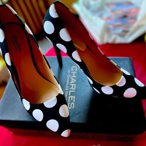 Charles by Charles David Classy Black pump with White polkadots size 9